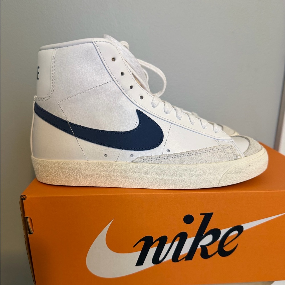 Nike Women’s BLAZER MID 77 White diffused Blue Sail High-Top Sneakers - Picture 2 of 9